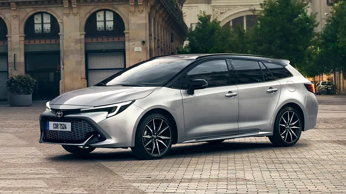 Noua Toyota Corolla vrea să scape definitiv de eticheta de „sedan plictisitor”