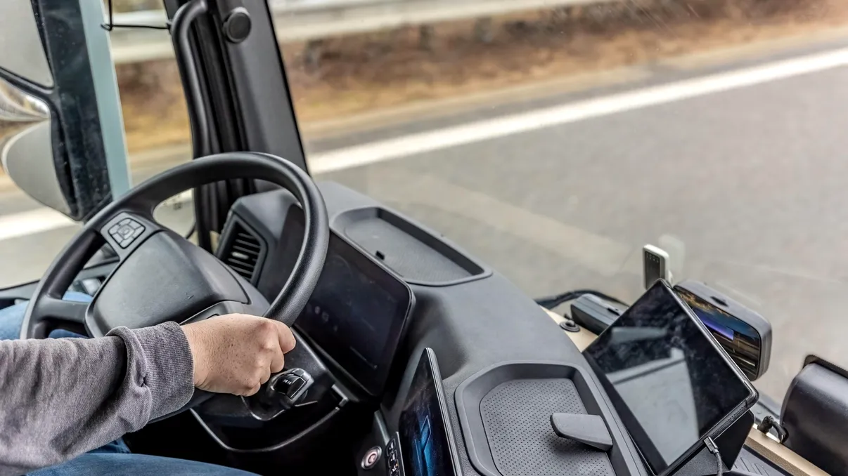 Cât ajunge să câștige un șofer de TIR în Germania și ce avantaje are jobul