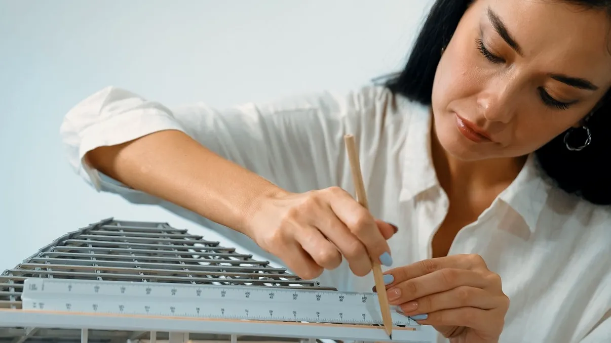 Cât costă un designer de interior pentru mobilarea unui apartament de 3 camere în București. Prețuri actualizate pentru 2026