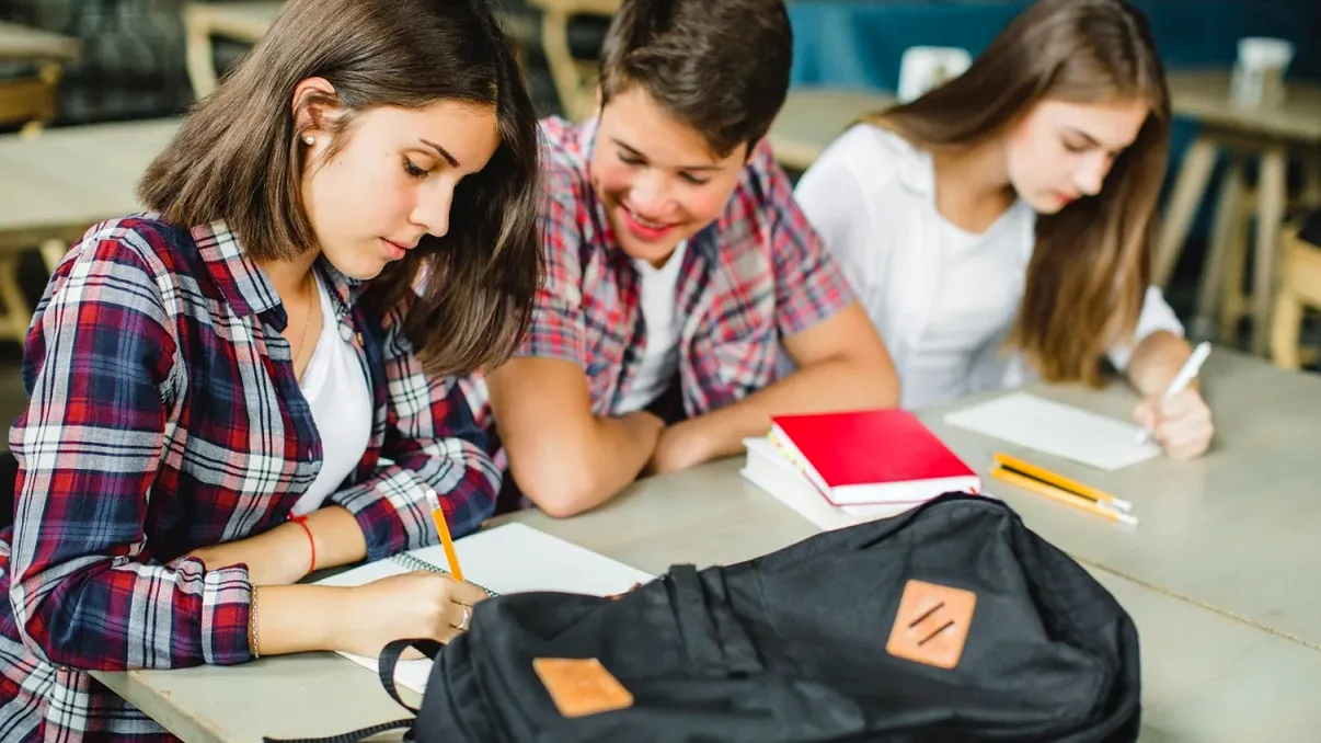 Câte zile libere și vacanțe mai au elevii până la sfârșitul lui 2026. Calendar pe luni