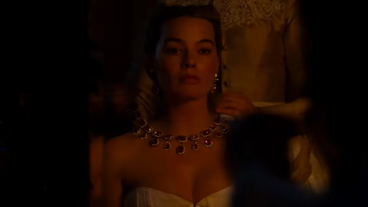 Colierul cu diamant champagne de peste 3 milioane de lire al lui Margot Robbie: bijuteriile care leagă cinema-ul de luxul covorului roșu