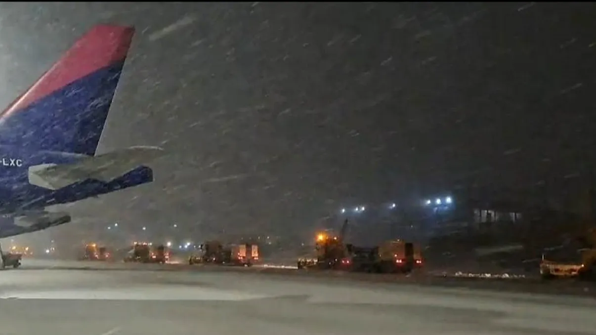 Cum arată traficul pe Aeroportul Otopeni după suspendarea zborurilor din cauza zăpezii