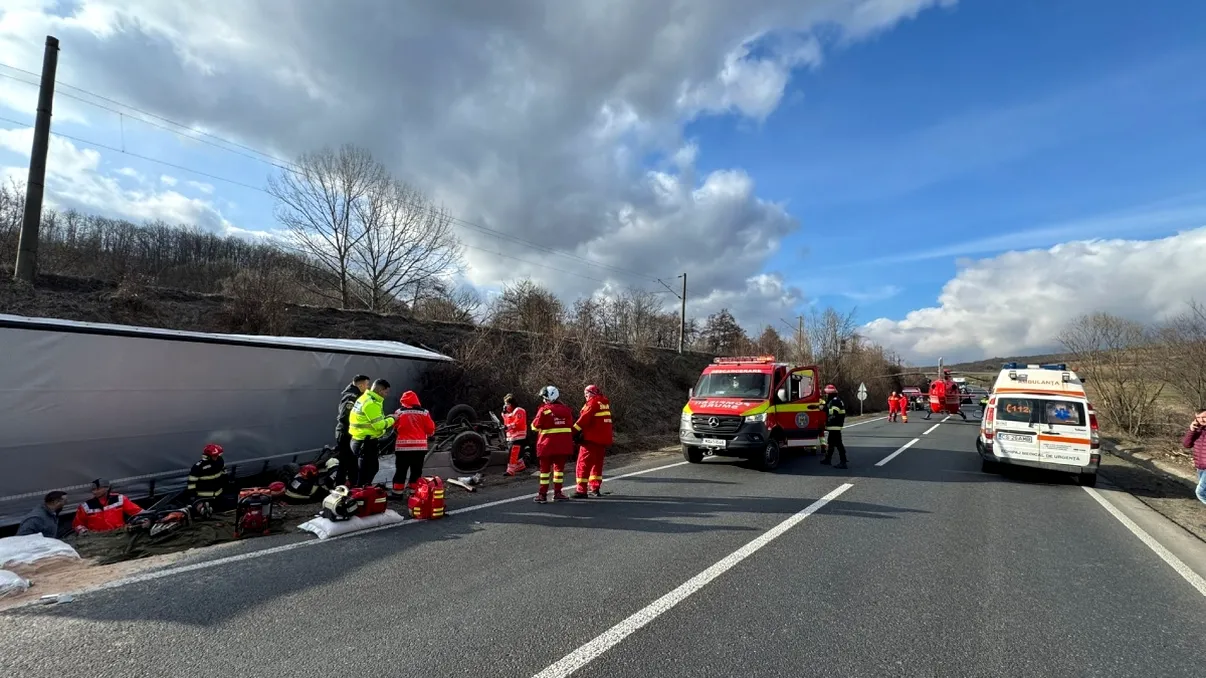 Cum s-a produs accidentul de pe DN6: greșeala făcută de șoferul autocamionului. Doi copii, de 13 și 16 ani, și un bărbat de 58 de ani au murit