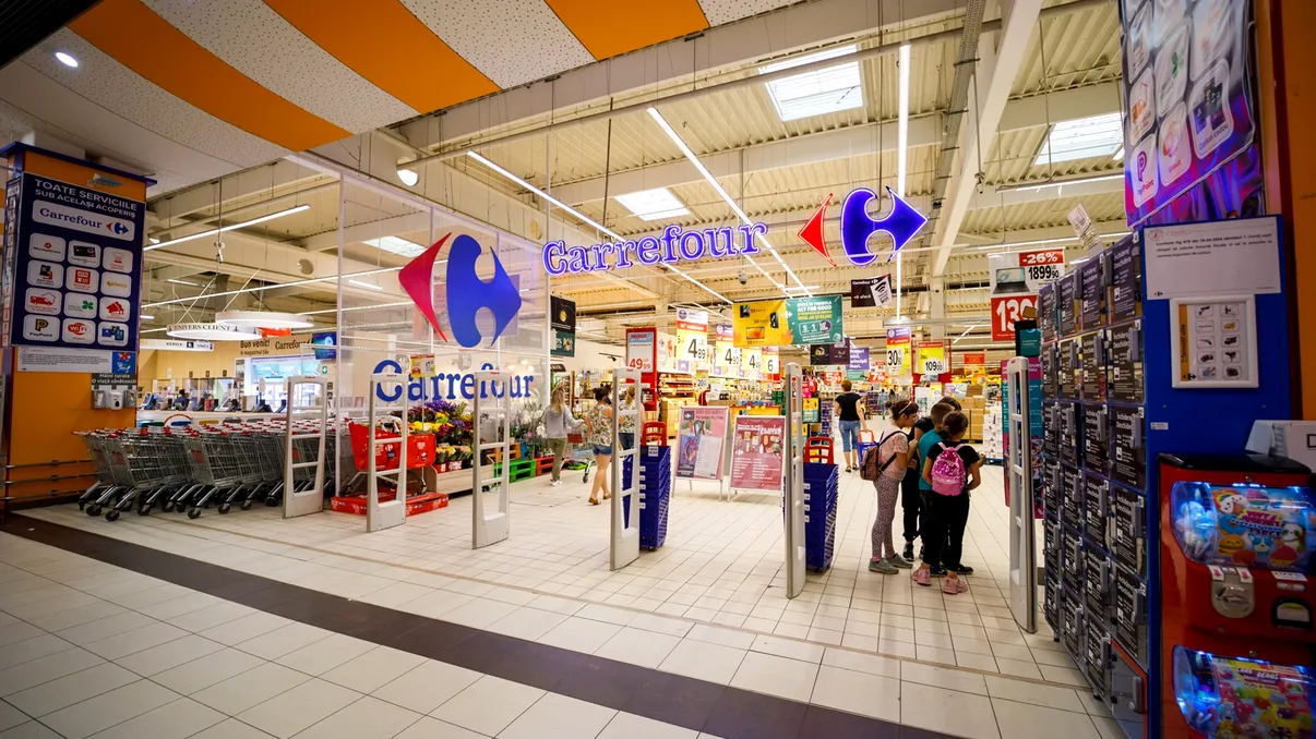 De ce nu ar putea fi cumpărat Carrefour de un lanț de magazine deja existent în România