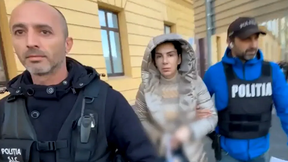 Fosta logodnică a lui Adrian Kreiner, arestată în dosarul femeii acuzate că și-a ucis mama. Ce acuzații i se aduc