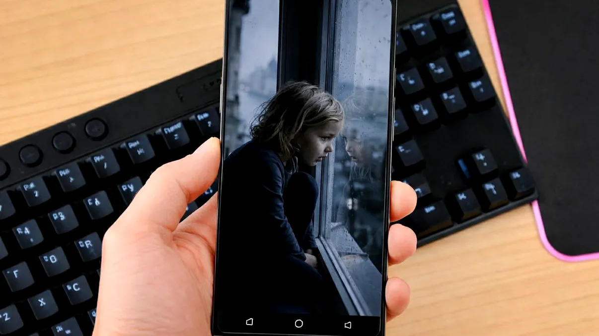 Inteligența artificială sare în ajutorul lui Viktor Orban: cum arată un video manipulativ despre războiul din Ucraina