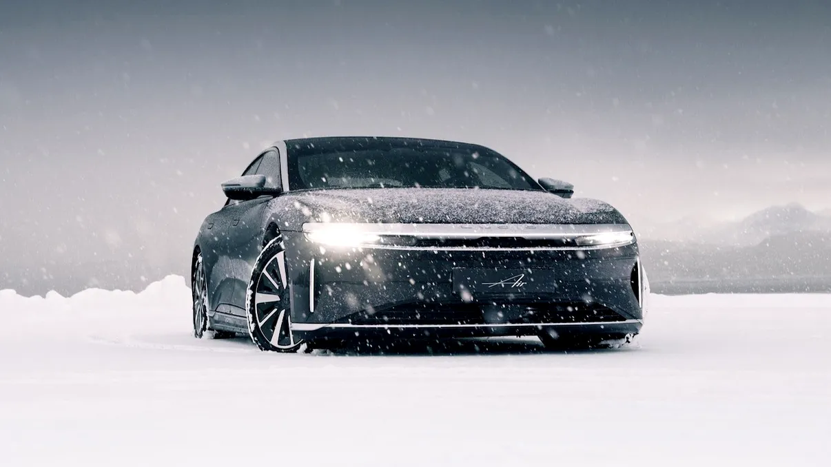 Mașina electrică la care merită să visezi pe timp de iarnă. Tocmai și-a învins concurența la autonomie în cele mai dure condiții