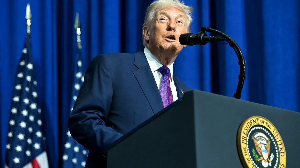 Moment stânjenitor pentru Nicușor Dan la Consiliul de Pace de la Washington. Donald Trump l-a prezentat drept „prim-ministrul României”. Ce a spus despre români