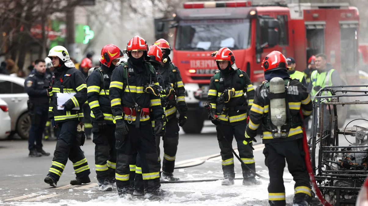 Momente tulburătoare surprinse la tragedia din Sectorul 6. Martorii povestesc ultimele clipe ale victimei înainte ca mașina electrică să fie cuprinsă de flăcări