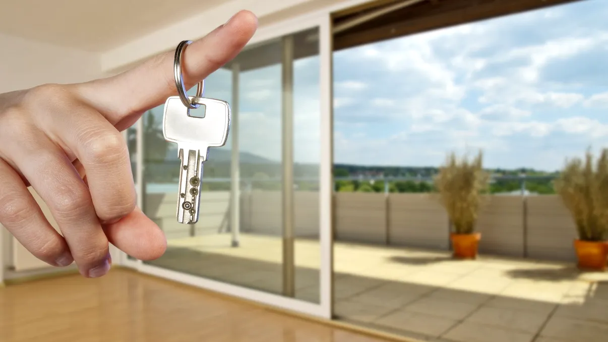 Motivul pentru care ar trebui să-ți agăți cheile vechi pe balcon. Din ce în ce mai mulţi europeni apelează la acest truc