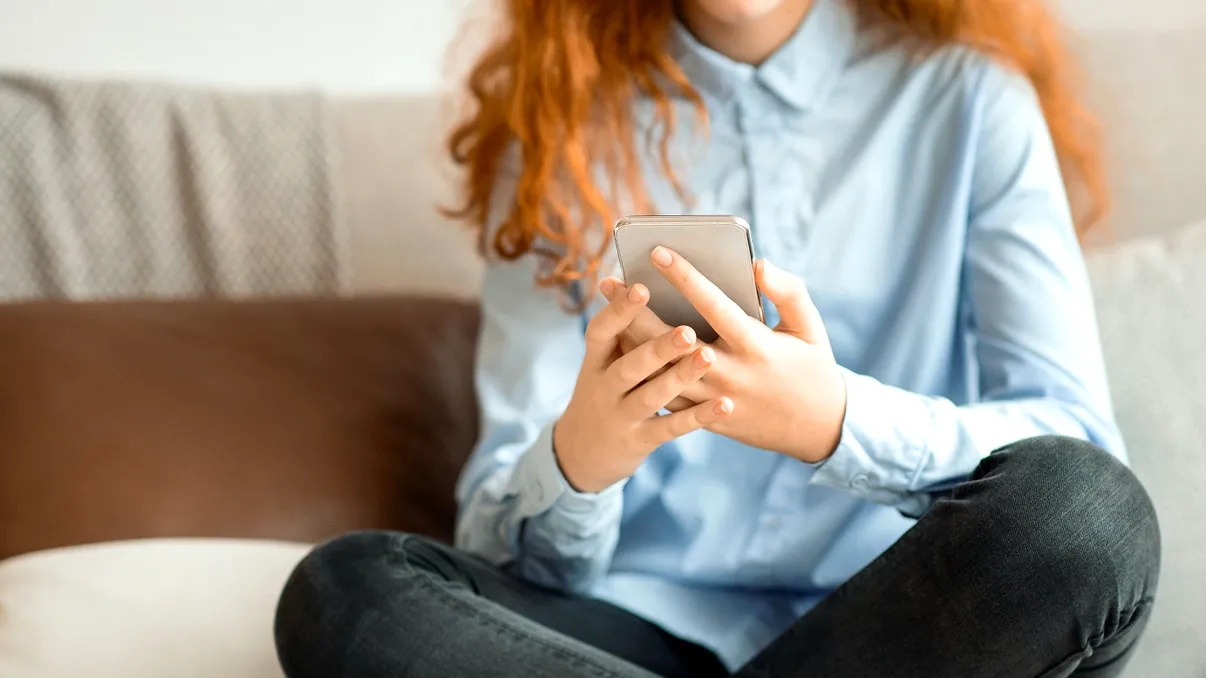 O familie s-a trezit cu o factură de peste 25.000 de euro la telefon după ce fiica lor s-a uitat pe TikTok în vacanța din Maroc