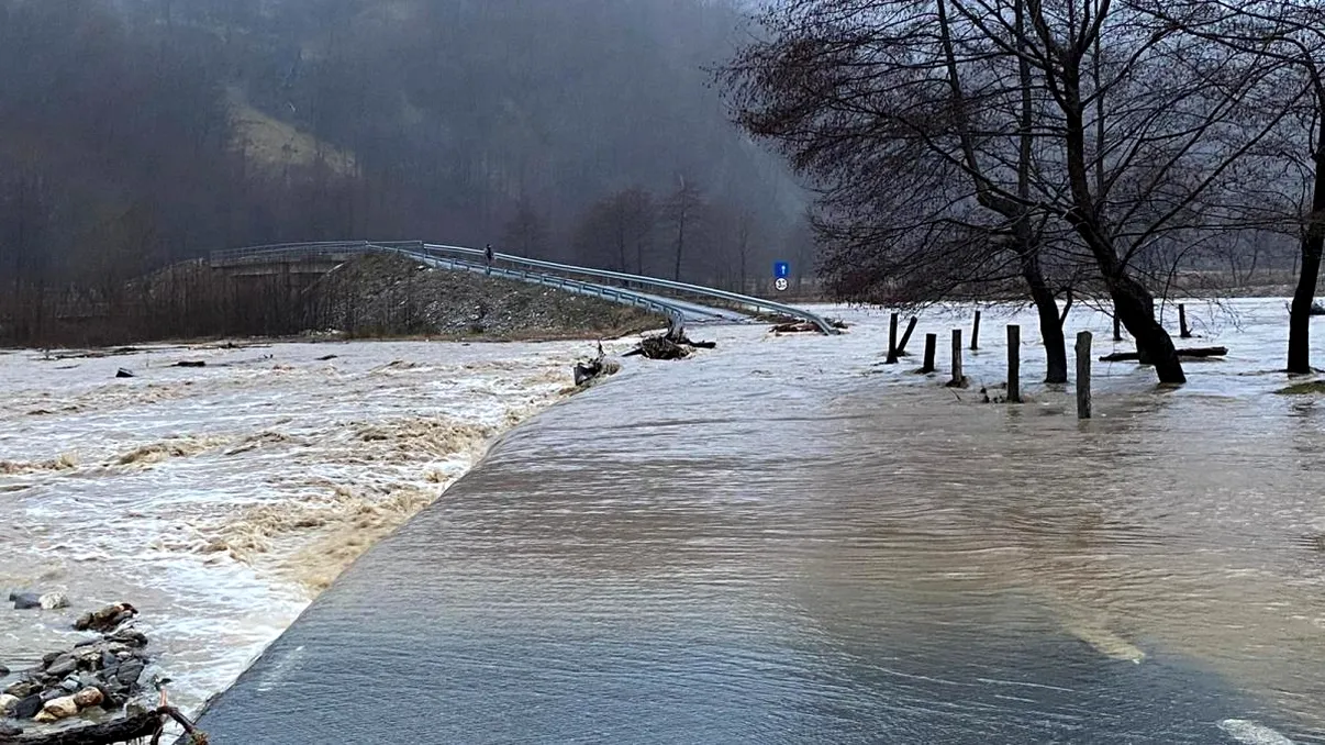 Pericol de inundații în două județe din sudul țării. Cod galben emis până la miezul nopții