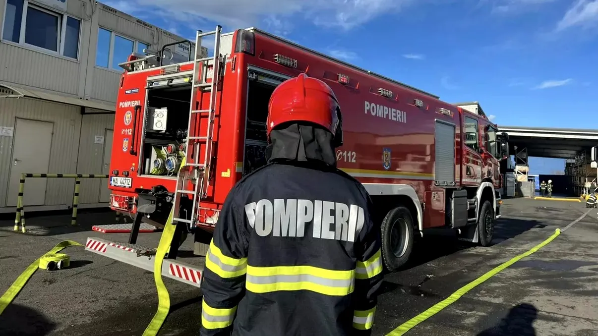Pompier voluntar din Galați, amendat și lăsat fără permis în drum spre un incendiu. Mergea la aceeași intervenție ca poliția