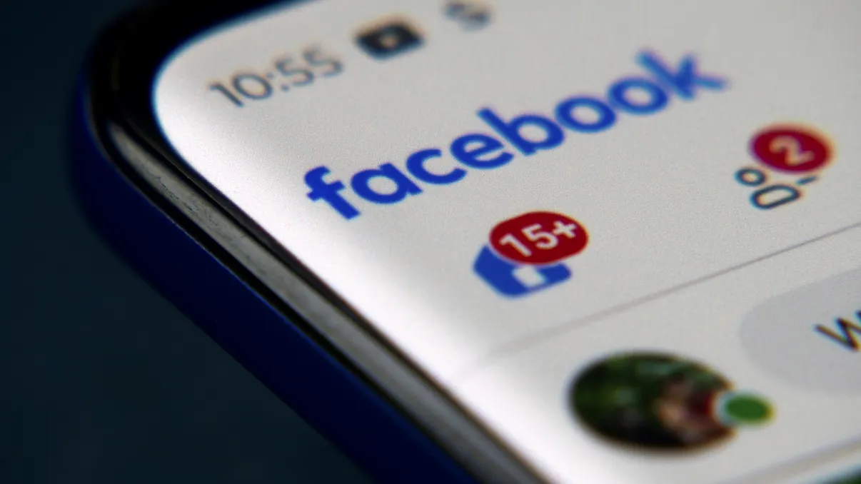 Poți fi sancționat la muncă pentru postările de pe Facebook? Ce prevede Codul muncii
