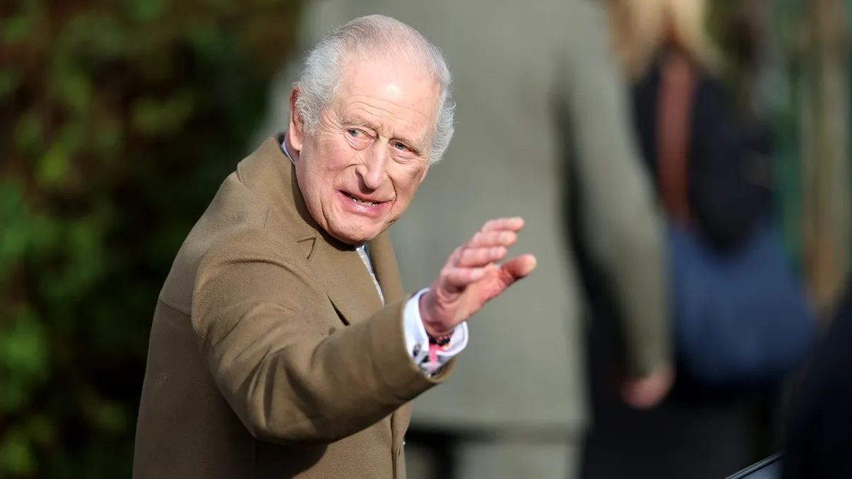 Presiune fără precedent asupra Familiei regale. Regele Charles ia poziție în scandalul Epstein după noile acuzații care i se aduc fratelui sau Andrew