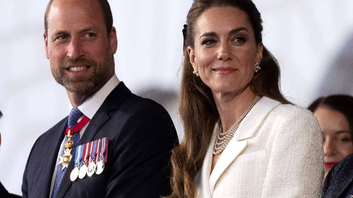 Prințul și Prințesa de Wales își exprimă sprijinul față de declarația Regelui Charles după arestarea lui Andrew