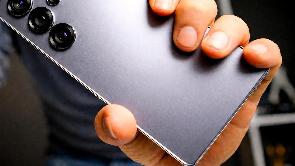 Galaxy S26 Ultra vine cu aceeași baterie ca înainte. Dezvăluirile scăpate pe internet arată că Samsung spune „NU” noii tehnologii care a prins la rivali