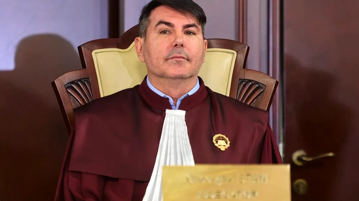 Şedinţa decisivă CCR legată de pensiile speciale ar putea fi amânată. Un judecător şi-ar fi luat concediu în perioada aceasta