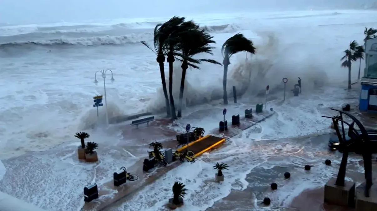 Spania, măturată de furtuni. A plouat în 24 de ore cât într-un an întreg, MAE a emis alertă de călătorie. Foto