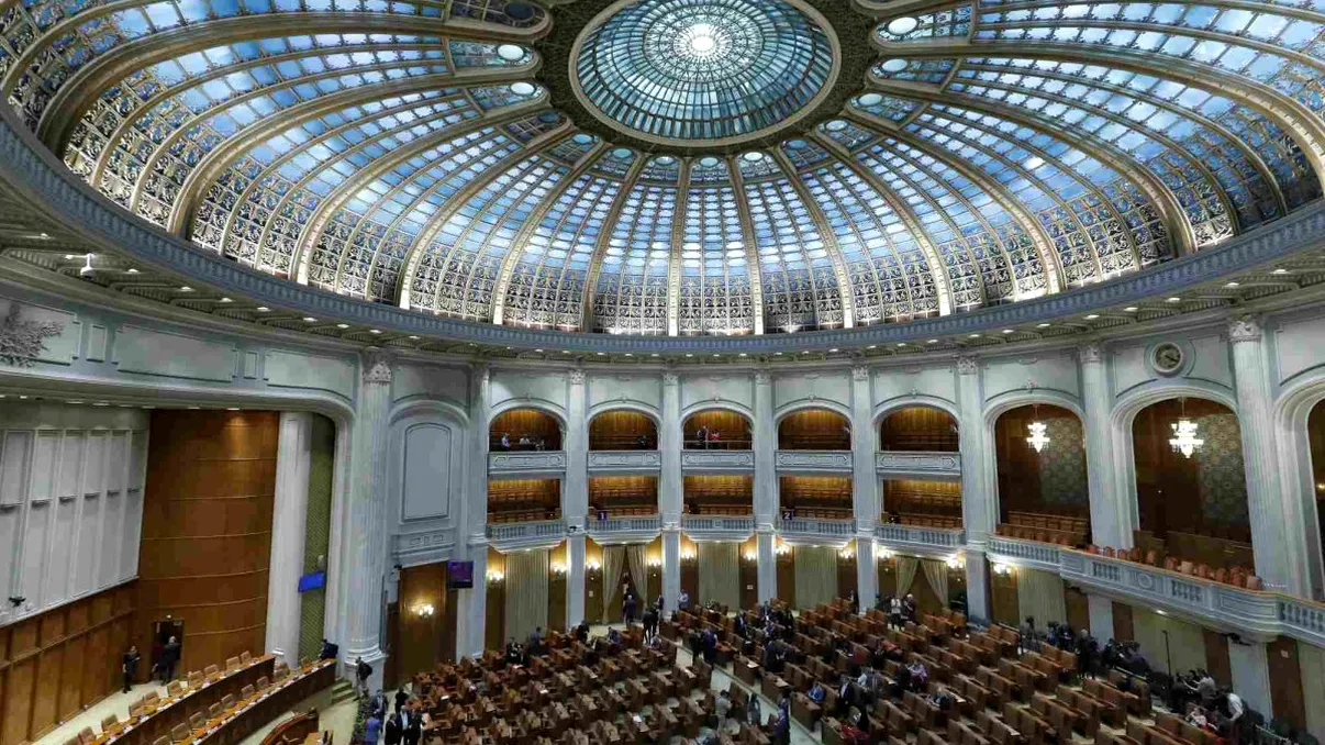 VIDEO Momente tensionate în Senat: îmbrânceli și țipete între parlamentari