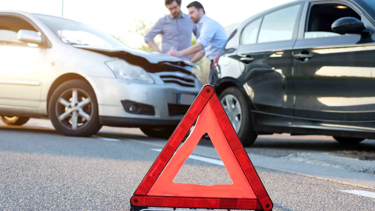 RCA se schimbă: dacă faci accidente plătești mult mai mult, dacă ai familie cu istoric bun poți plăti mai puțin