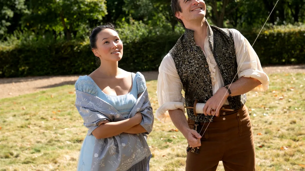 Balul Mascat Bridgerton ajunge la București: actorii din sezonul 4 se întâlnesc cu fanii români într-un eveniment Netflix exclusiv