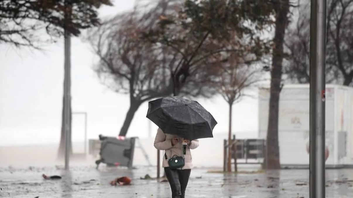 Alertă pentru românii care călătoresc în Spania. MAE anunță cod roșu de vânt