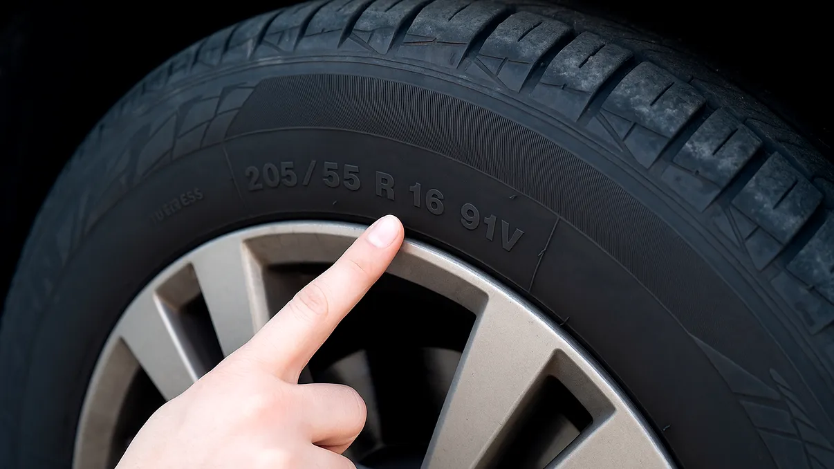 Uzură neuniformă pe anvelope: rotație, presiune, amortizoare, cum o previi pe termen lung