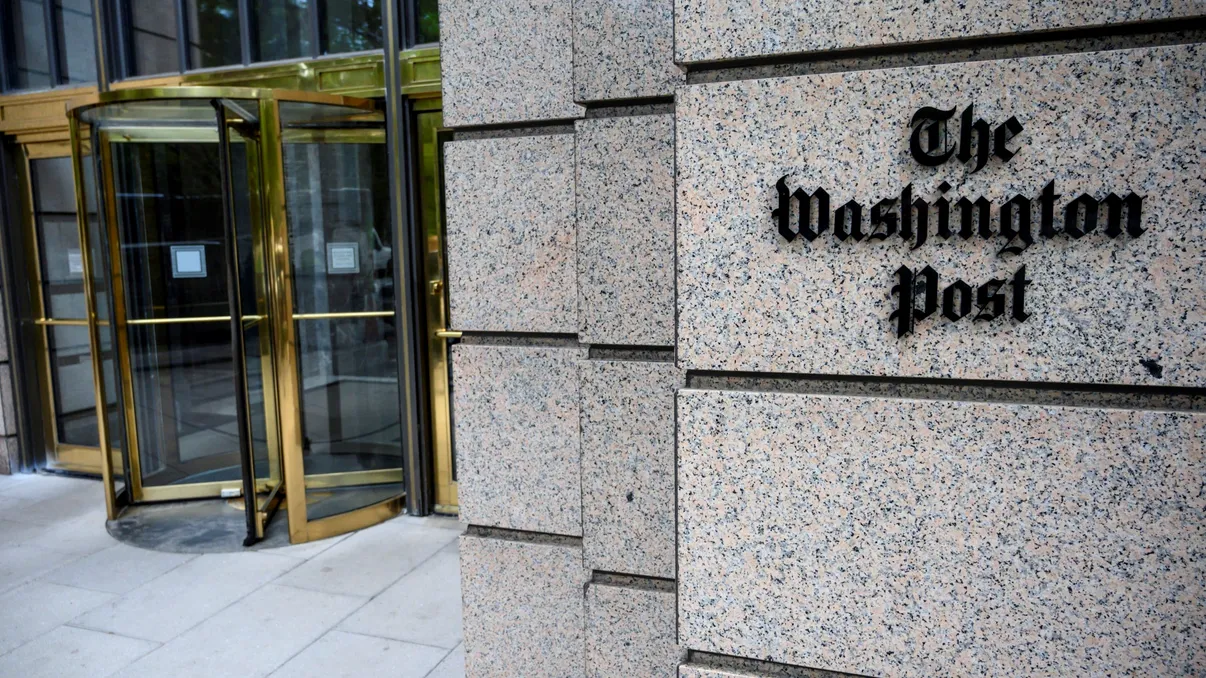 Concedieri la Washington Post și o campanie GoFundMe pentru angajații internaționali: ce arată criza despre viitorul presei globale
