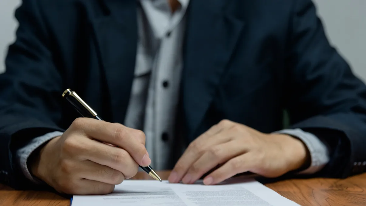 Contract pe perioadă determinată vs. nedeterminată. Ce impact are asupra vechimii în muncă