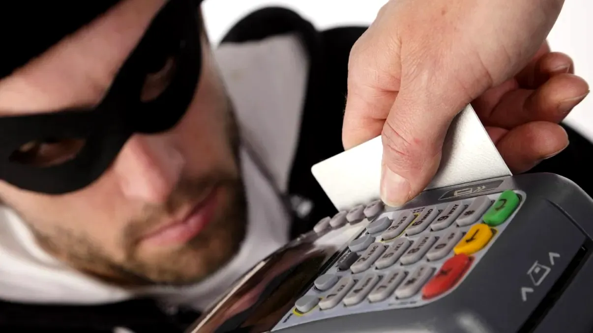 S-a digitalizat România, dar între timp ni s-au golit buzunarele: de ce încă suntem vulnerabili la fraudele online chiar și în 2026