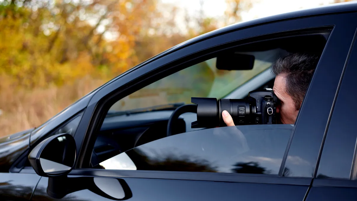 Meseria de detectiv în România: oamenii nu își mai verifică partenerii, ci colegii de muncă. Ce salarii au și ce pregătire este necesară EXCLUSIV