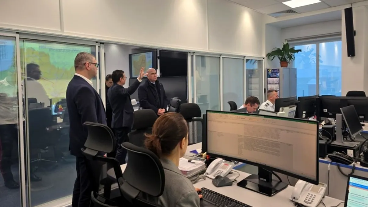 Premierul Ilie Bolojan, briefing la Centrul Național de Conducere Integrată al MAI, după noaptea cu viscol și ninsori puternice