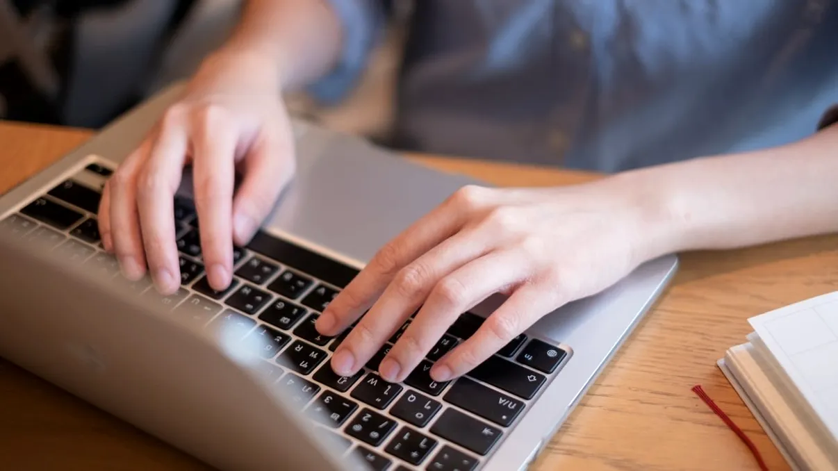 Invitații false la petreceri, malware real: cum funcționează noua capcană și cum te protejezi