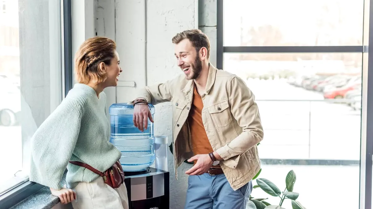 INTERVIU | Românul care transformă întâlnirile întâmplătoare în bani: ideea care poate schimba networkingul