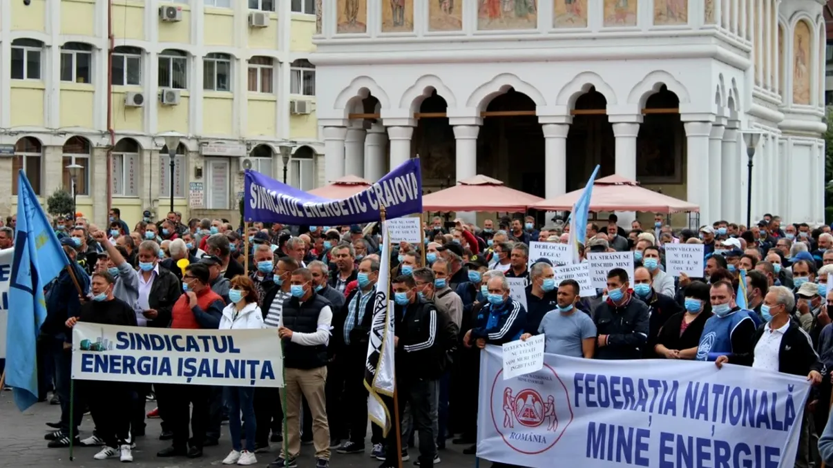 Minerii și energeticienii protestează până la ora 17:00 în Piața Victoriei din Capitală. Ce solicitări au pentru Guvern