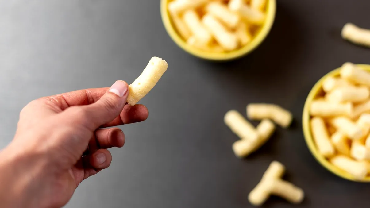 Ce se ascunde în pungile cu pufuleți. Analizele de laborator ridică semnale de alarmă