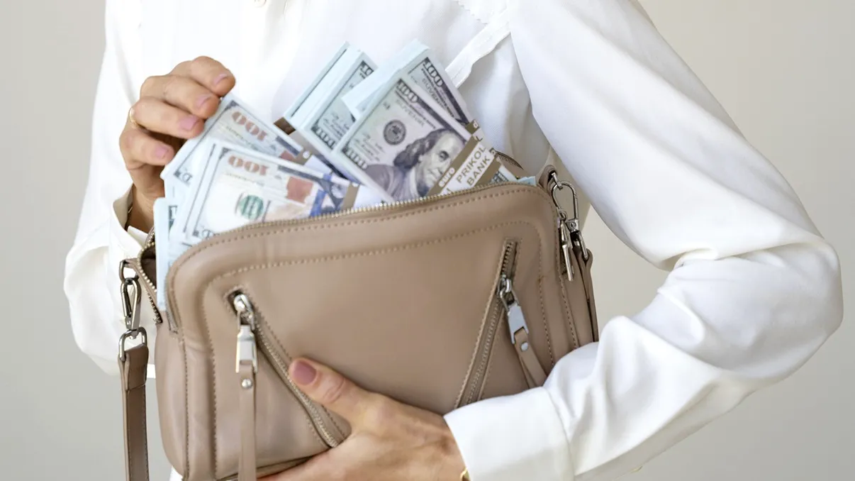 Schema prin care un așa-zis prinț din Dubai a reusit să înșele o româncă cu 2,5 milioane de dolari