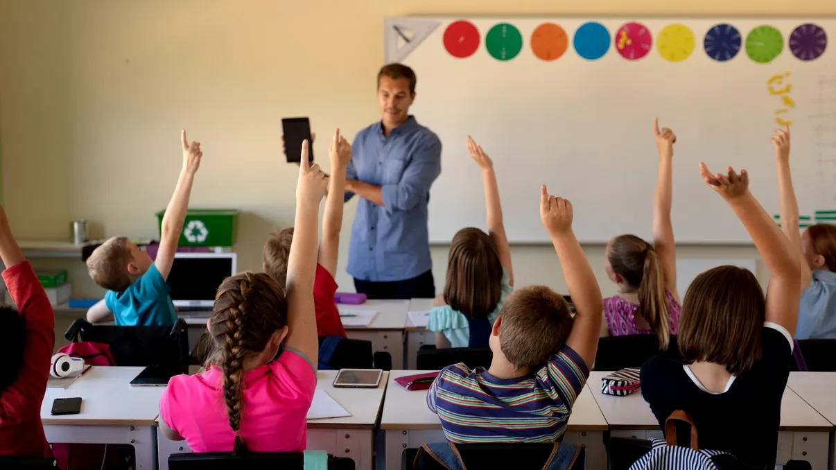Ministerul Educației publică ghidul oficial pentru înscrierea la școală 2026–2027. Material explicativ cu cele mai frecvente întrebări