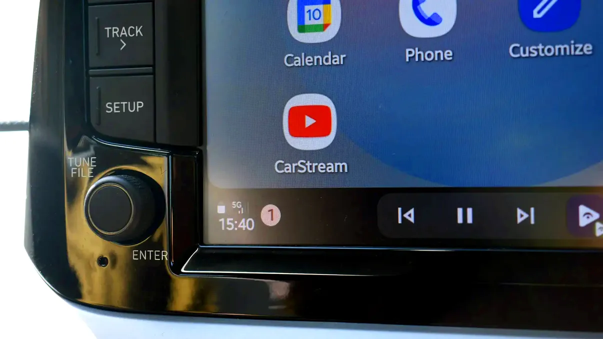 YouTube ajunge pe Android Auto, dar nu așa cum sperau șoferii
