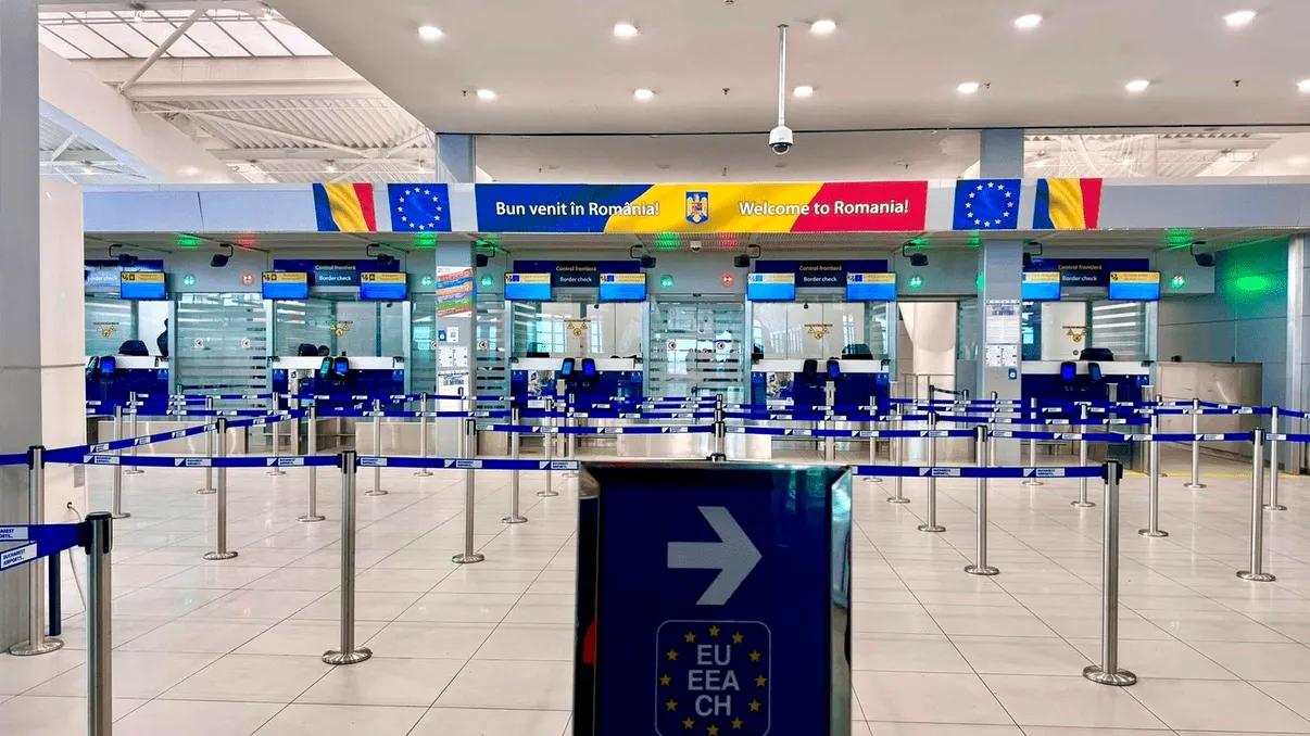 Cât a costat un bilet în al doilea avion care a adus acasă românii din Dubai. Secretul pentru a prinde loc în aeronavă, dezvăluit de un călător