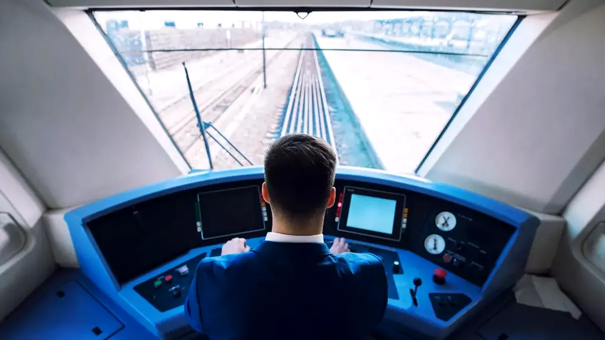 Cât costă cursurile pentru mecanic de locomotivă și ce salariu poți avea la CFR