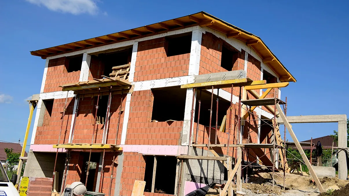 Cât costă să construieşti o casă de 100 de mp în 2026. Preţuri pentru materiale şi manoperă