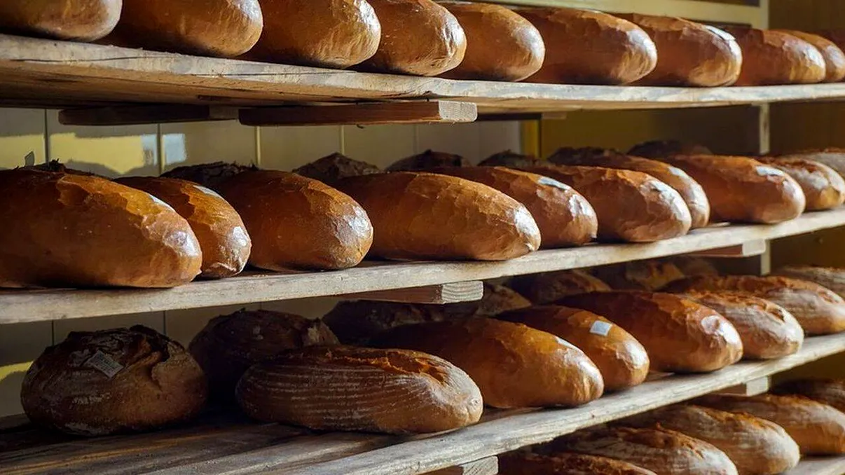 Cât va ajunge să coste o franzelă. Prețul ar putea crește cu aproape 40%