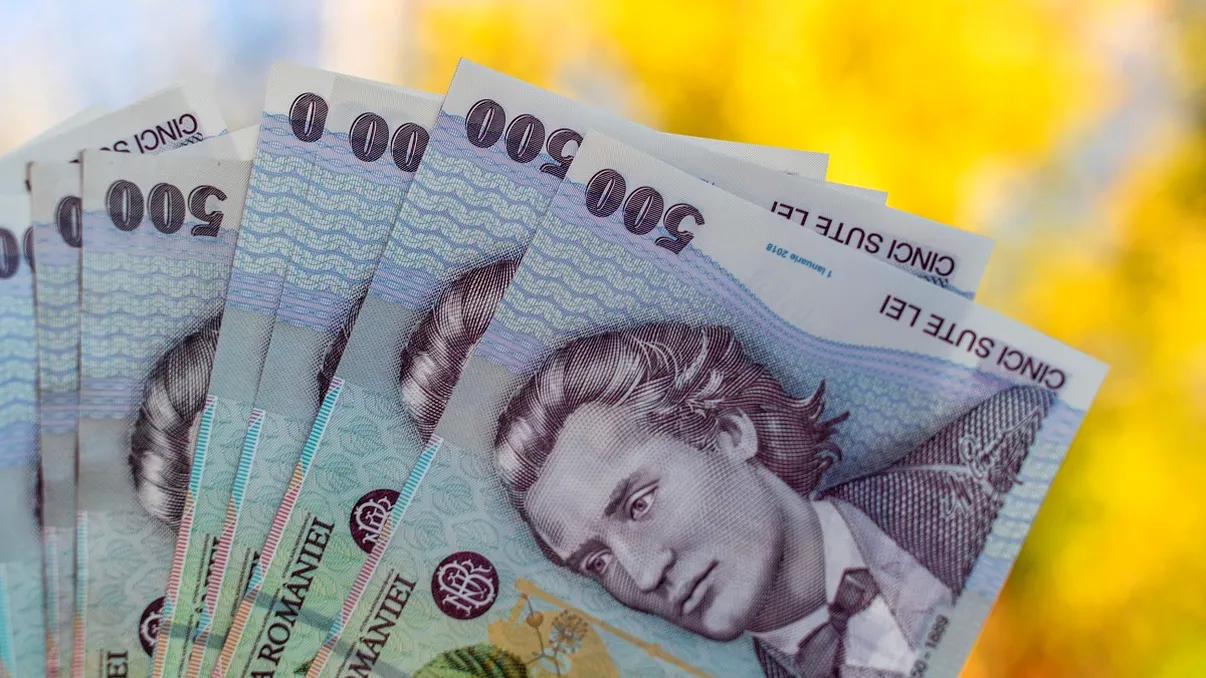 Ce salariu are un dascăl în 2026. Suma pe care o încasează ajutorul preotului