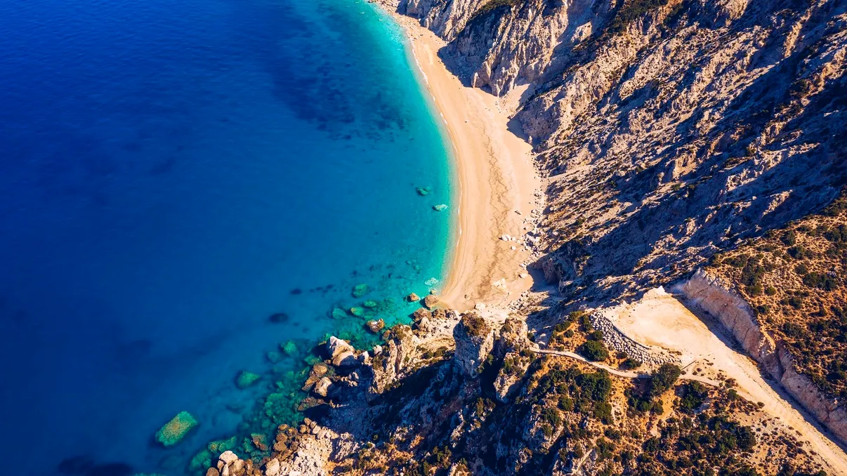 Cele mai ieftine insule din Grecia în 2026. Mulţi spun că sunt şi mai frumoase decât Santorini sau Corfu
