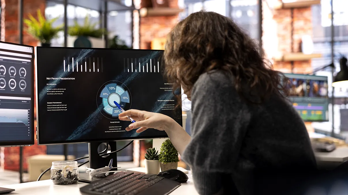 AI-ul devine „copilot” pentru angajați: IMM-urile din România economisesc până la 6 zile de muncă lunar