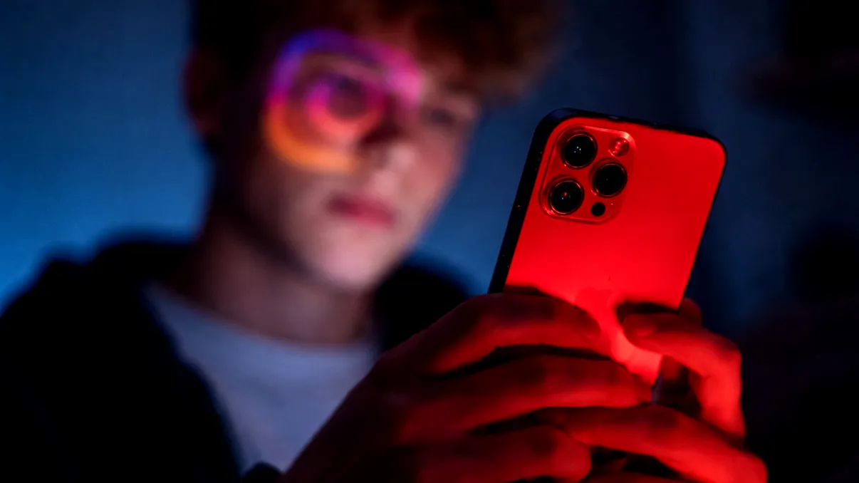 Instagram va alerta părinții dacă un adolescent are „gânduri întunecate”