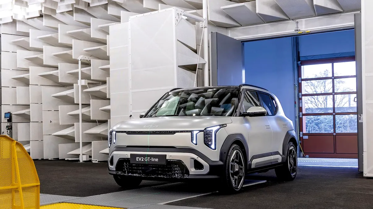 Kia EV2, mai ieftină decât ai crede la prima vedere. Cât de de mult s-a ieftinit mașina electrică