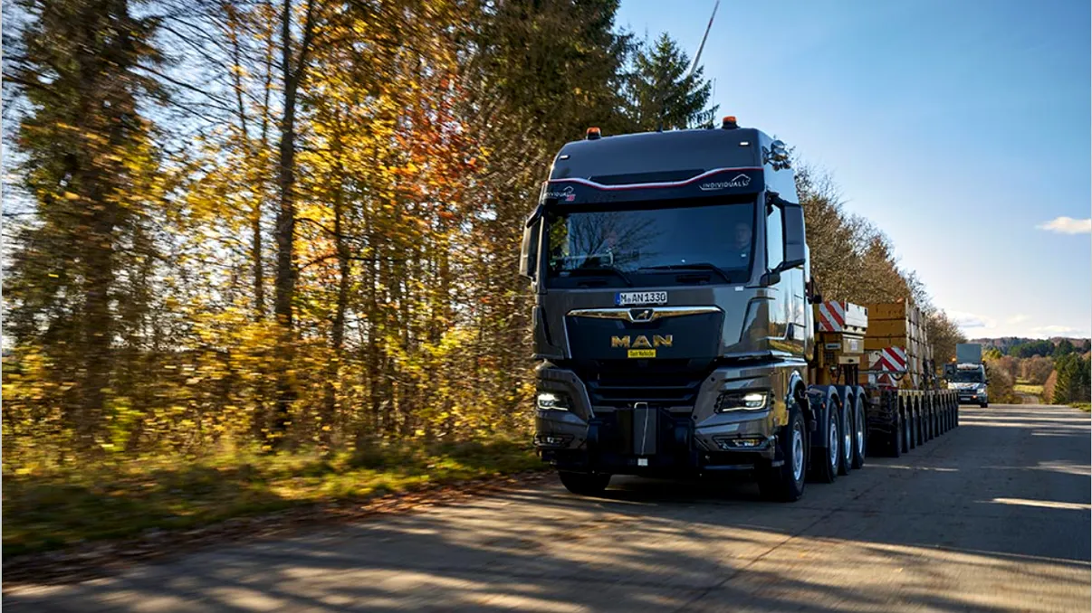 MAN a lansat un nou camion diesel pentru transporturi agabaritice, capabil să tracteze 250 de tone